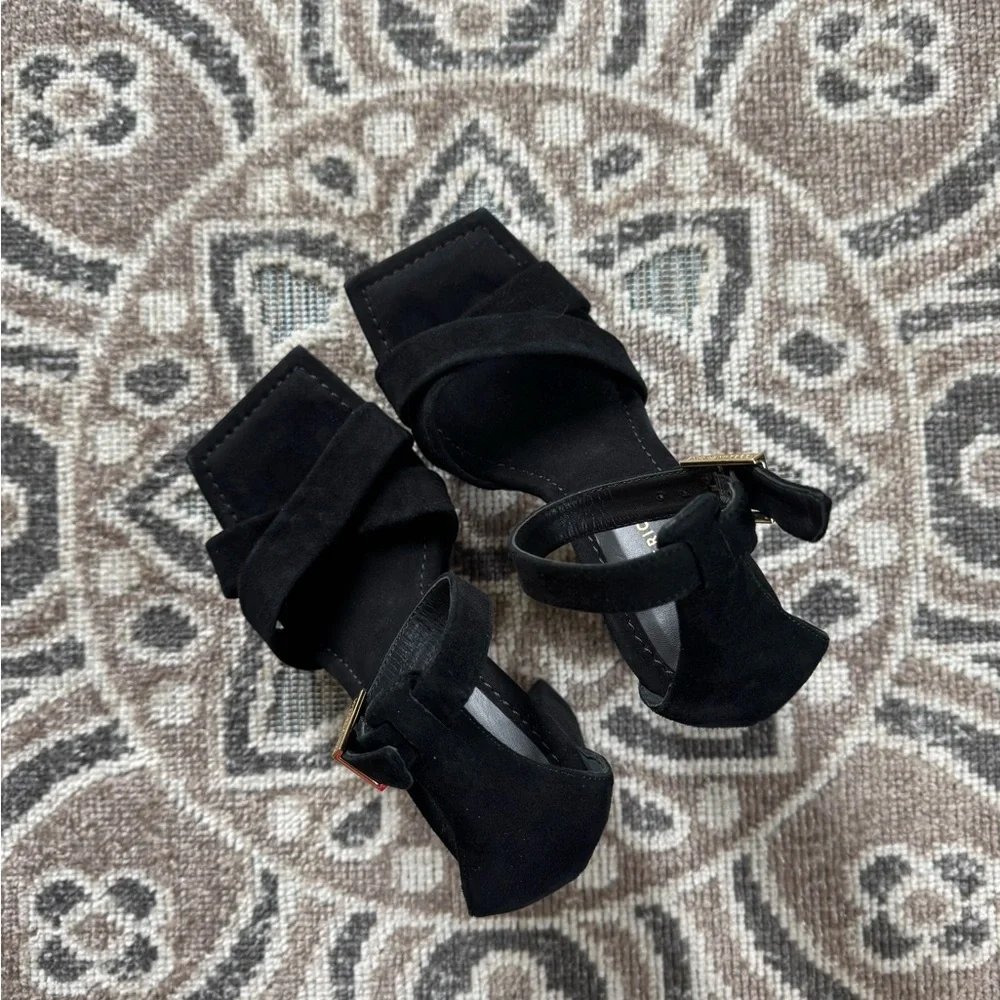 Good American Black Suede Platform Sandals. Size 7.